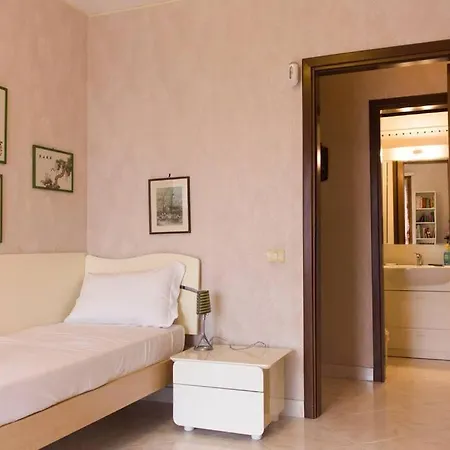 Warm Near Vatican Apartmán *